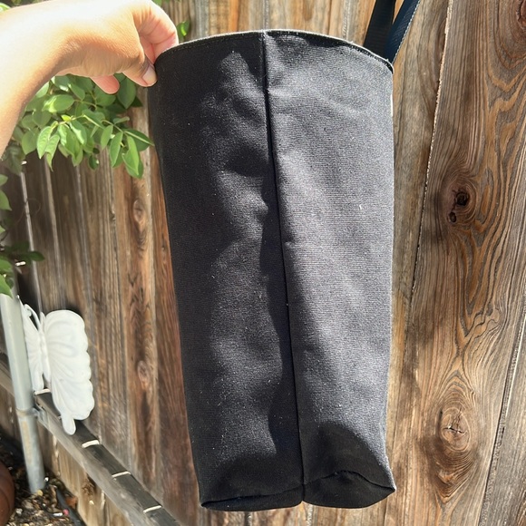 KARL LAGERFELD PARIS TOTE BAG.🖤 - Picture 8 of 17